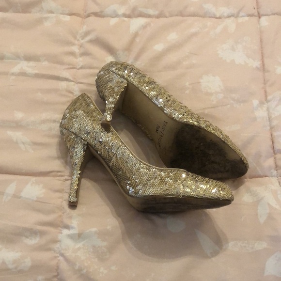 WHBM • Gold Sequined High Heels • Size 7.5M - Picture 3 of 4